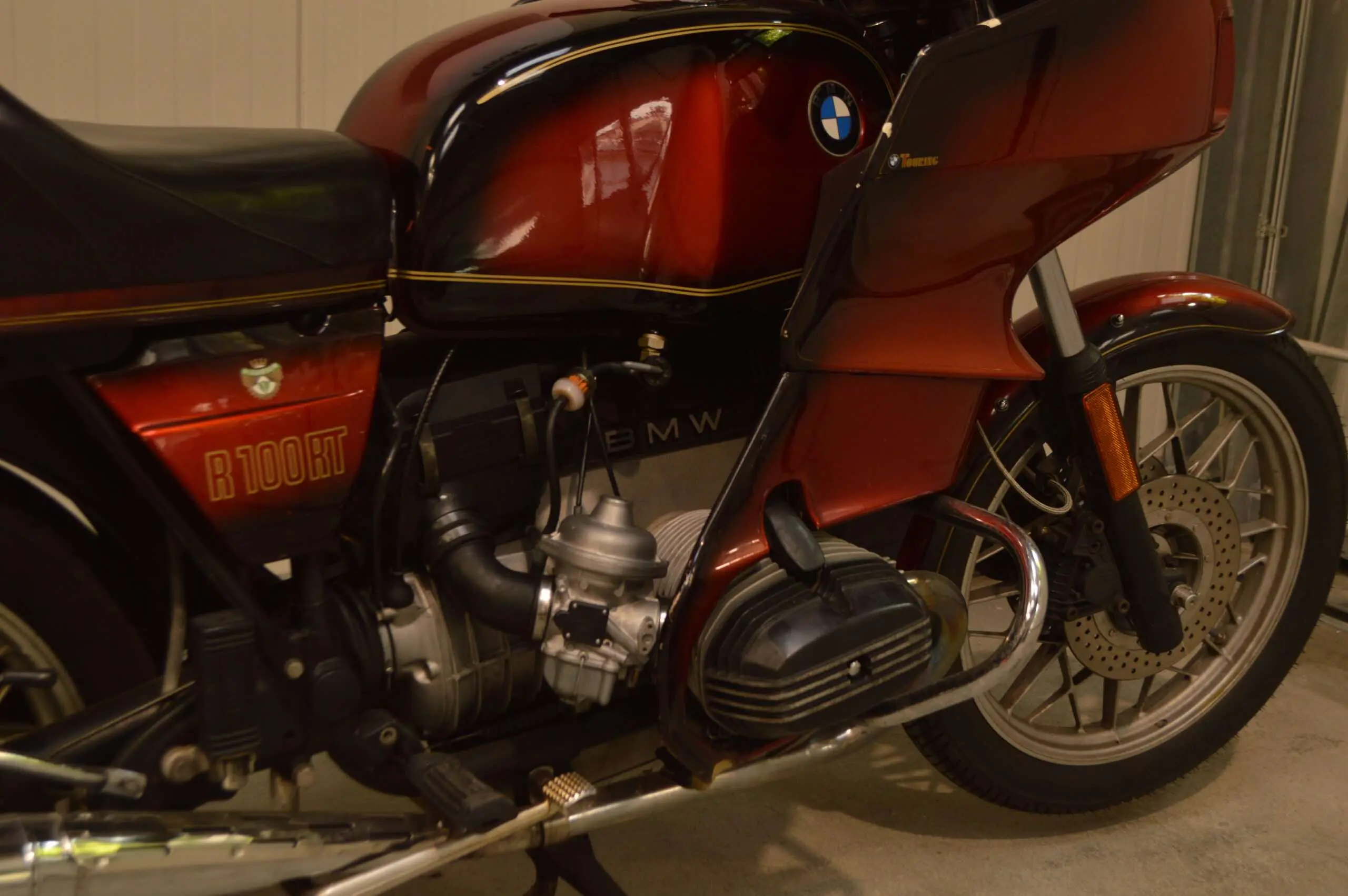 BMW R100 RT in Rot