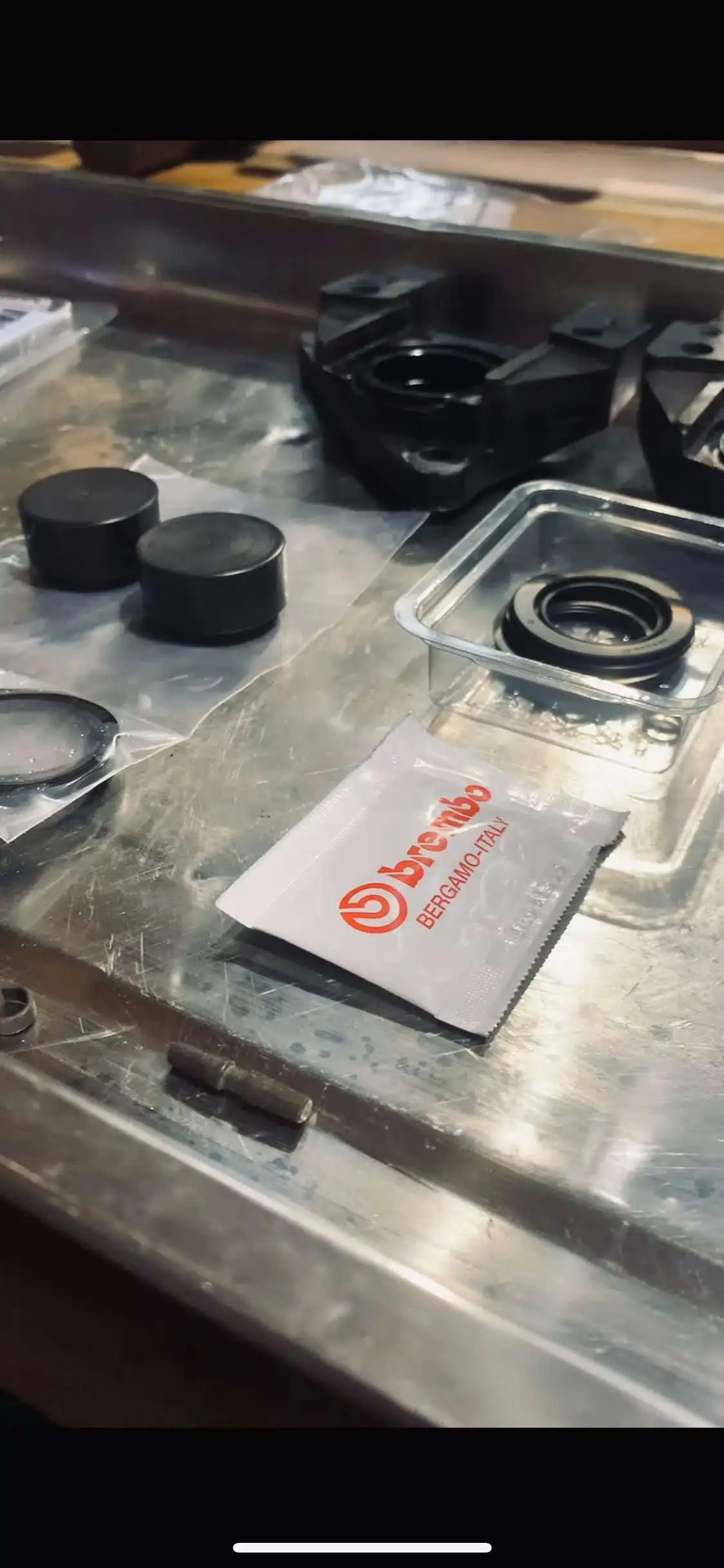 Überholen einer BMW R80 Bremszange und Bremsbeläge