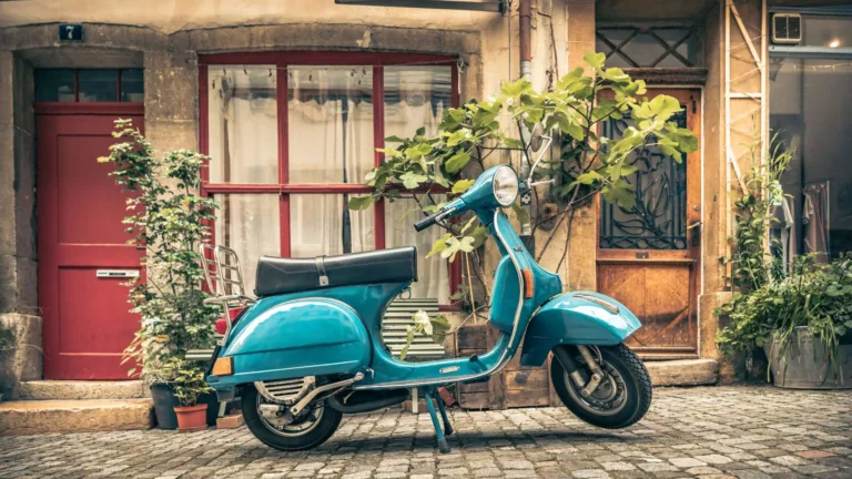 Vespa P125X Baujahr 1982 in Perlenzian Farbe