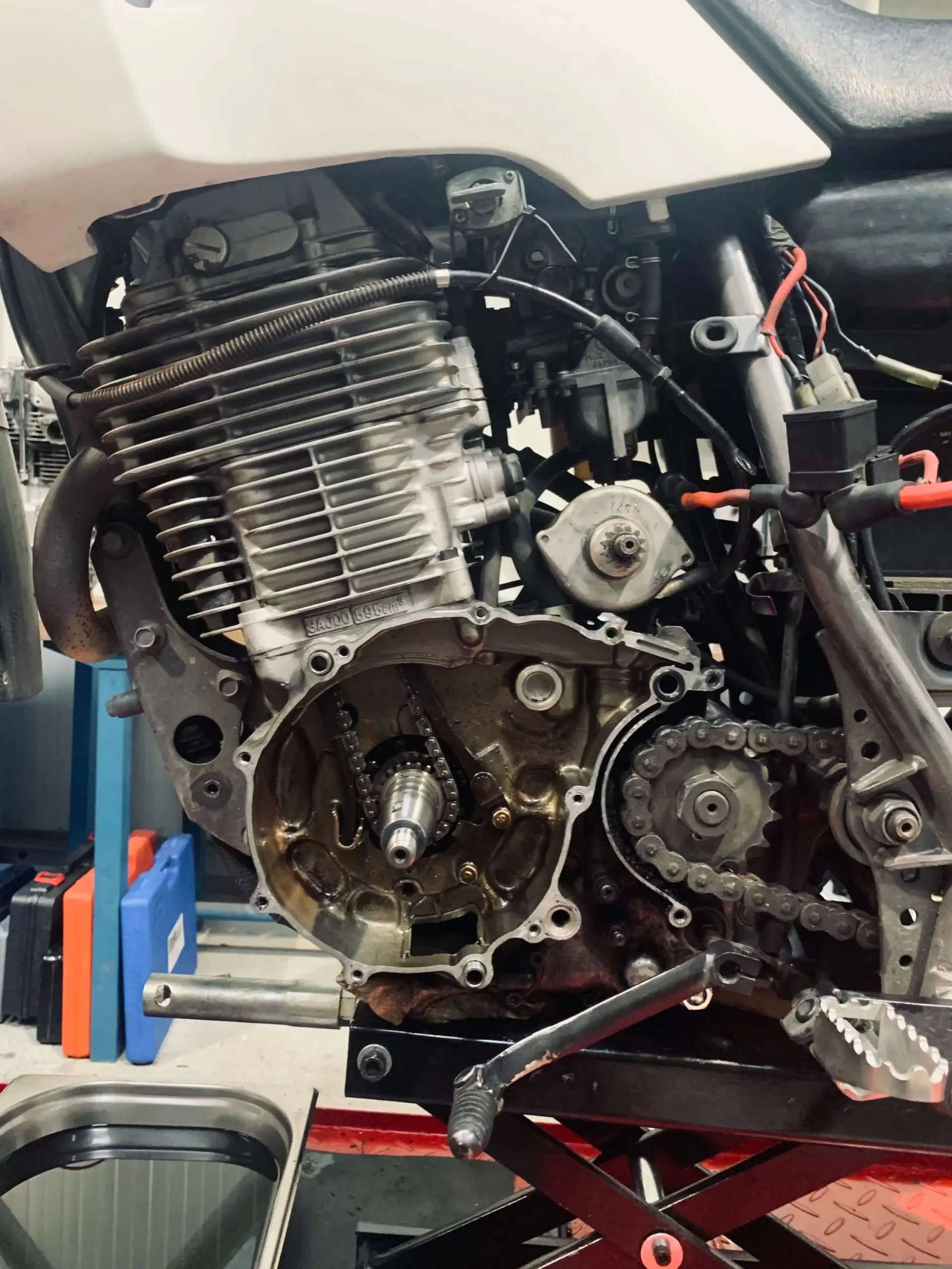 Yamaha XT600 E Motor geöffnet Ansicht auf Lima, Steuerkette und Kettenantrieb mit Ritzel